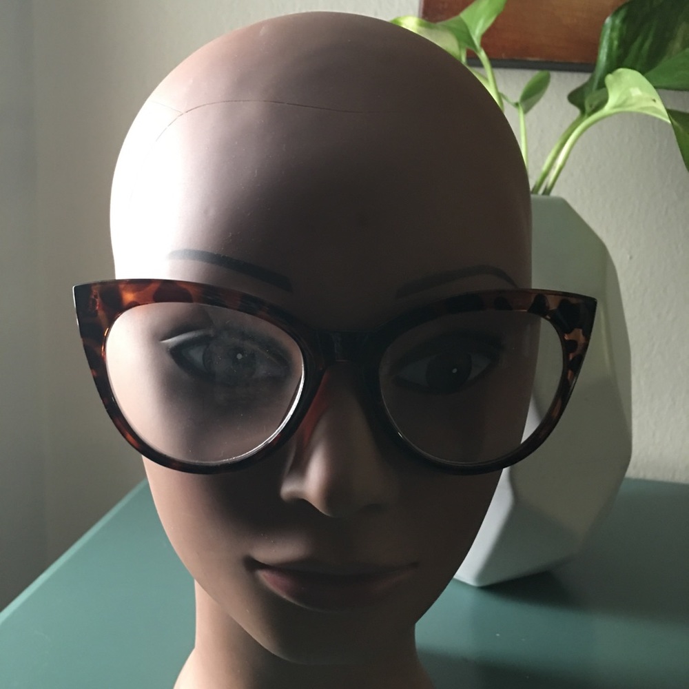 Betsey Johnson Tortoise Readers +2.00